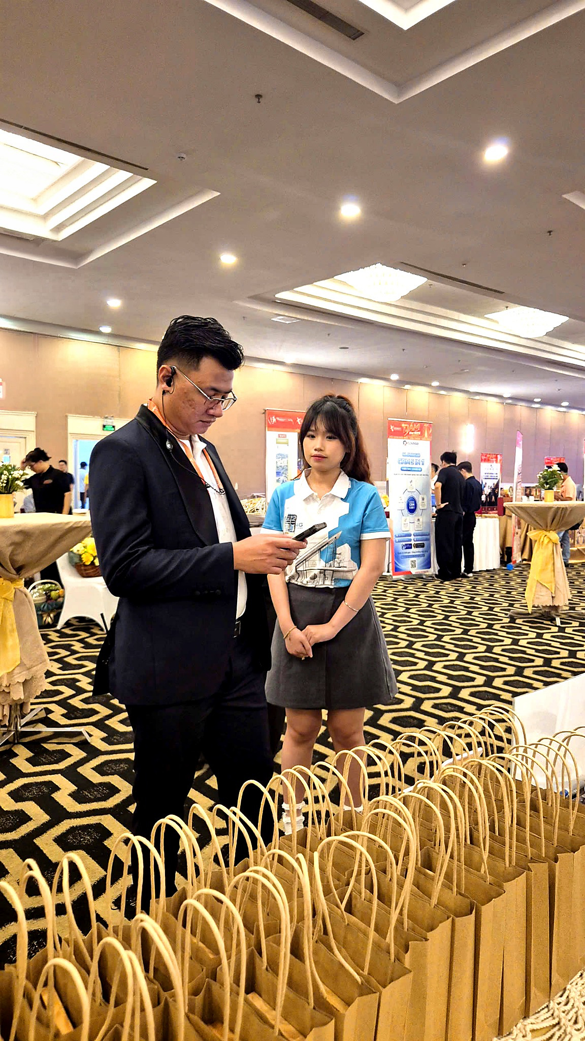 CEO tim hieu ve To Ong