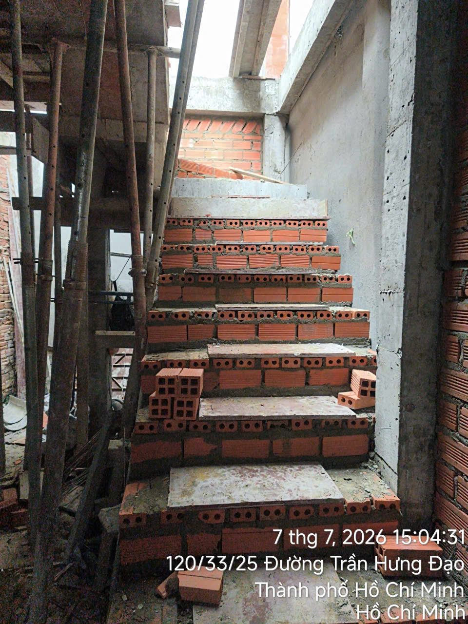 xây cầu thang tầng 2